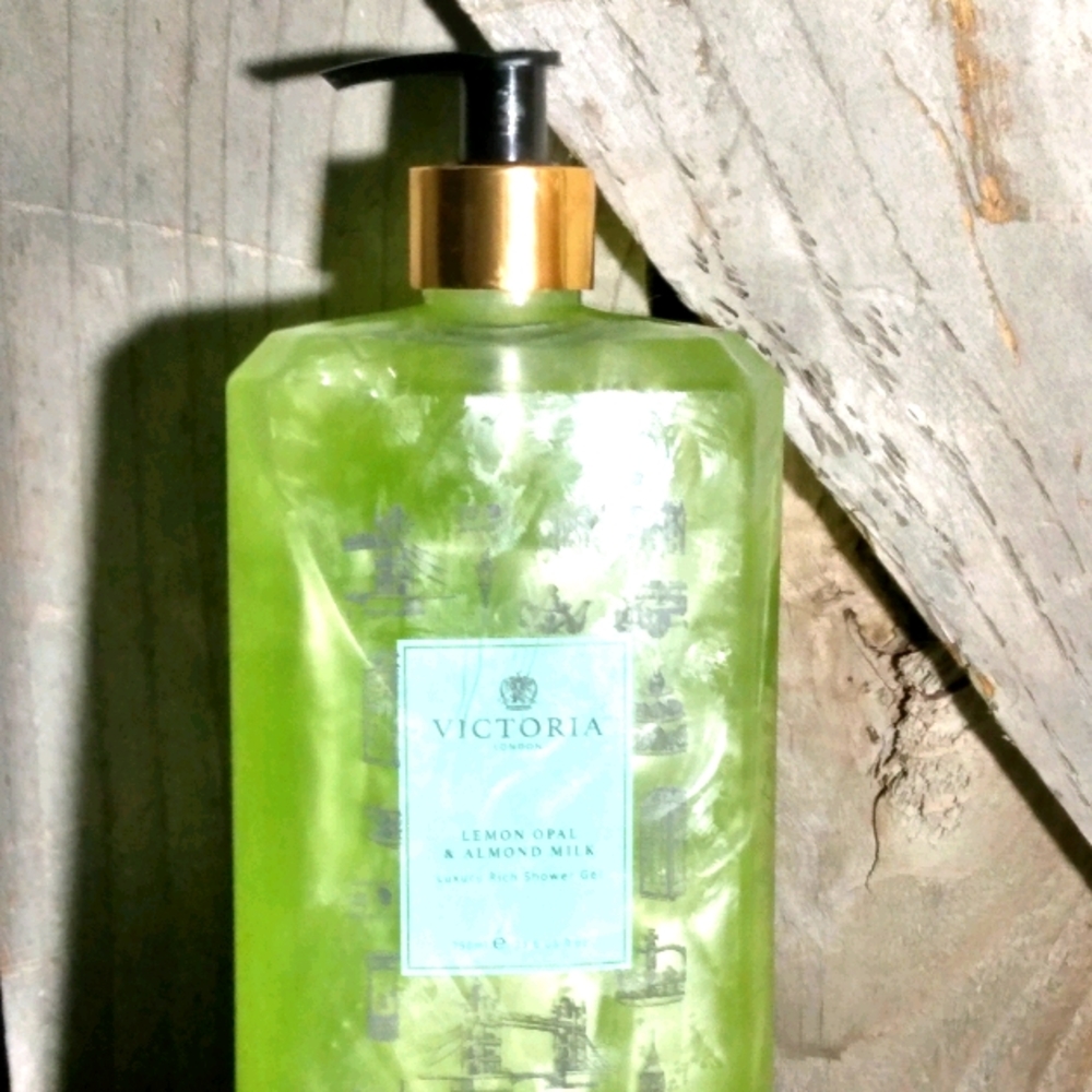 New Victoria London shower gel